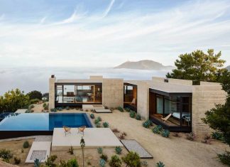 A Restorative Retreat in the Santa Monica Mountains Overlooking the Pacific