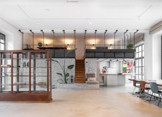 Loft in a Former Garage by Studio Karhard