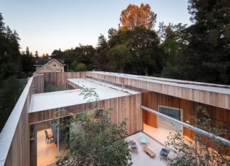 Californian Roofless House Comes with Its Own Oasis