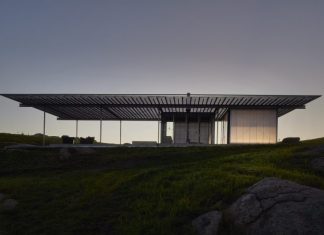 Minimalist Shack in the Australian Outback Steals the Show