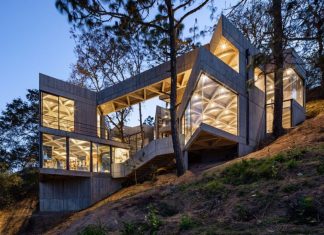 Silkworm Sanctuary, the Mexican Building that Blends with the Environment