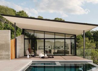 A Boomerang-Shaped House With Canyon and City Views of Austin