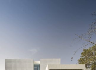 Estoril Rm House by João Tiago Aguiar Arquitectos