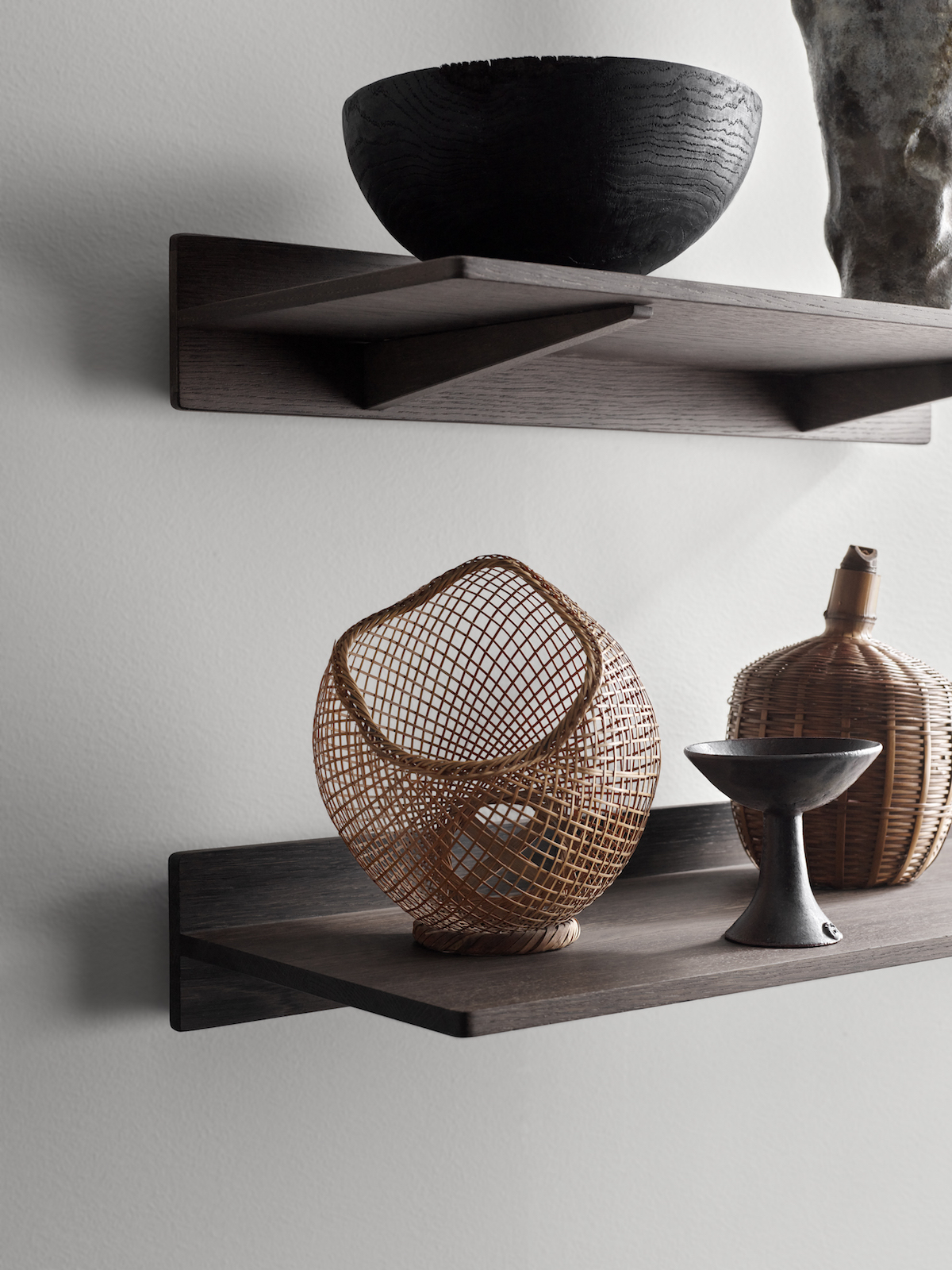 vipp-478-479-chimney-shelves-darkoak-detail-02