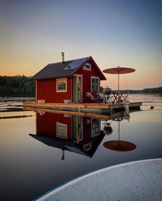 Anna and Martin’s Tiny Handbuilt Cottage Floating on a Swedish Lake