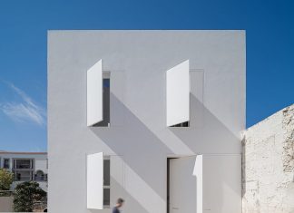 House F in Telde: Embracing Tradition with a Minimalist Twist