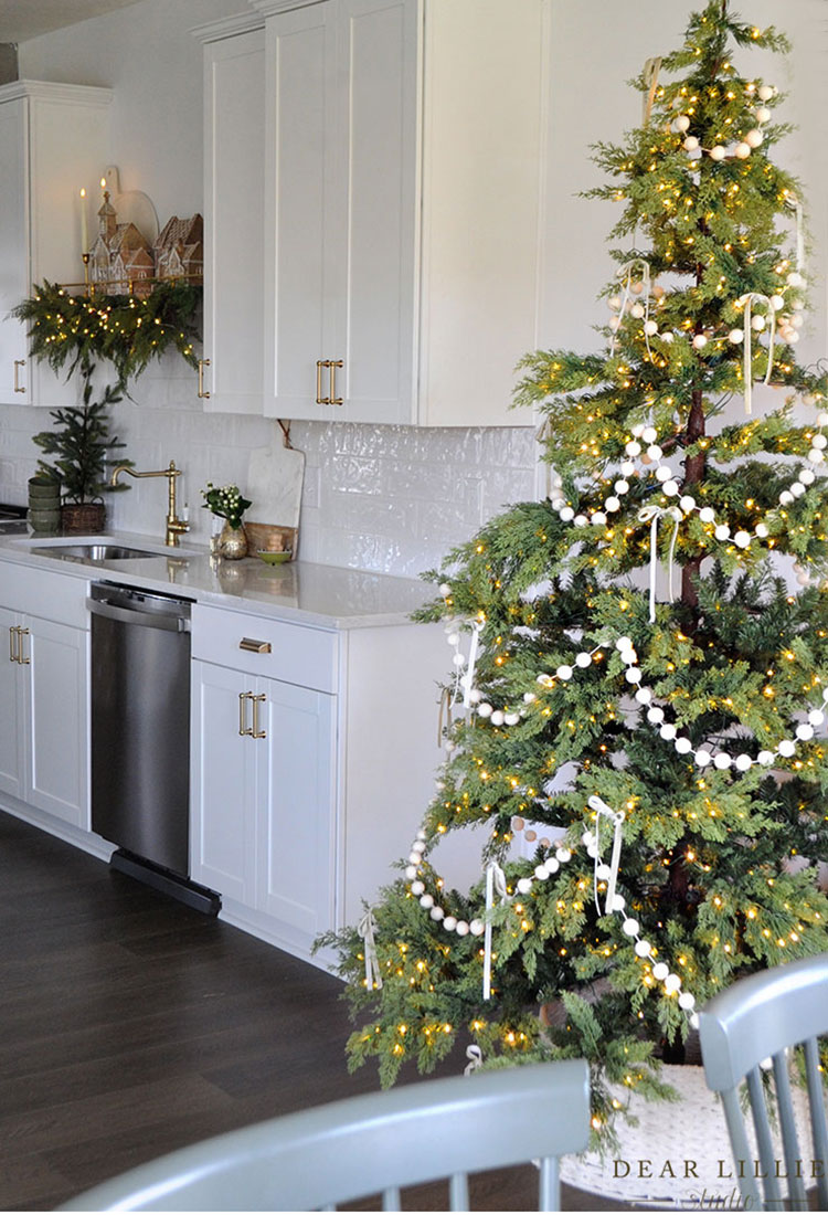 RibbonOnChristmasTree15-1