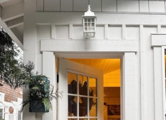 The 400 Square Foot Tiny Cottage Tour at Christmas!