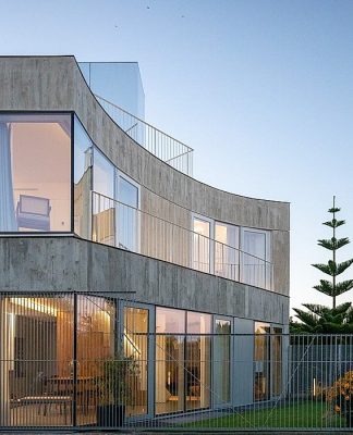 House in City Park: Where Modern Architecture Meets Greenery