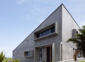 House in Toguchi: A Serene Ocean-view Retreat in Kagoshima