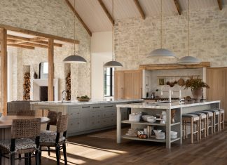 A 20,000 sf Vacation Home With A Cozy Cotswolds Feel
