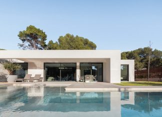 Modern House in Valencia: A Modular Masterpiece