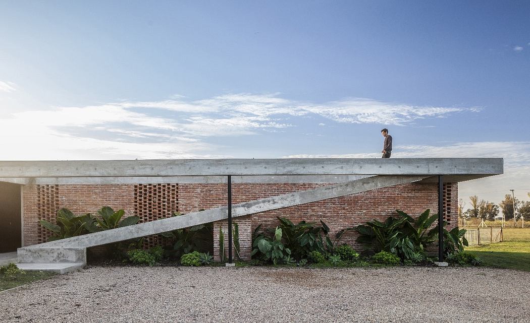 001-volt-house-by-estudio-pk-1050x641