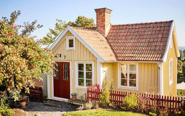 cosy2520little2520Swedish2520cottage-2