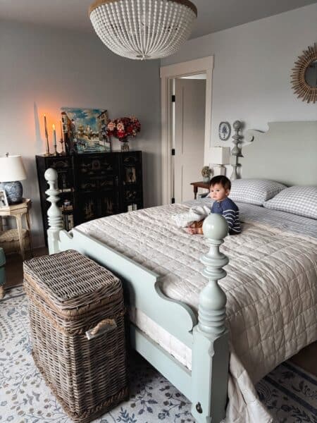 coastal-cottage-bedroom-lidded-basket-end-of-bed-the-inspired-room-450x600