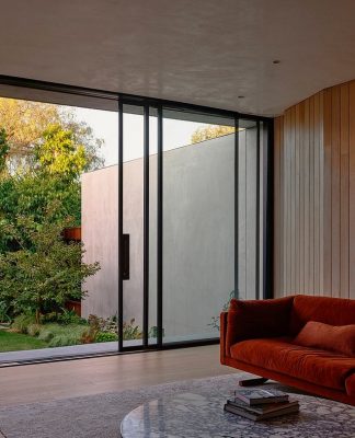 Fairfield Courtyard House Transforms 19th-Century Residence into Modern Haven