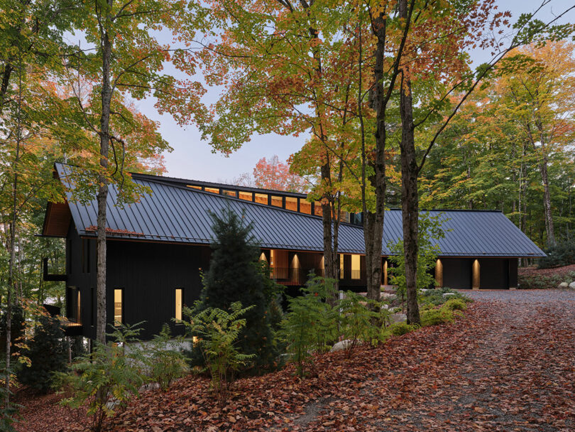 Shield-Shelter-Lakeside-Home-Canada-Barbora-Vokac-Taylor-1-810x608