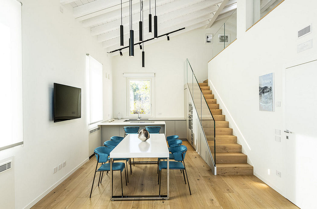 001-casa-mz-crafted-oak-interiors-for-an-art-historians-home-1050x693
