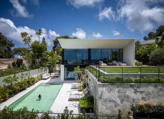 Residence in Haifa-5: A Glass Pavilion on Mount Carmel