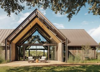 Tarry House Makes Gathering Part of the Architecture