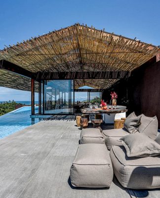 Txai Bungalow: A Hillside Retreat Defined by Shade
