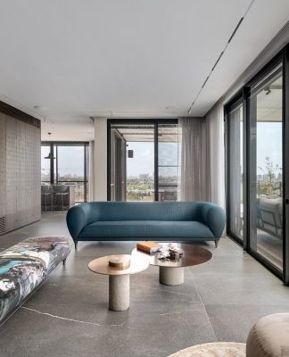 Food for Thought: A Tel Aviv Duplex of Material Restraint