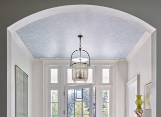 Sea Island Home Blends Coastal Elegance With Timeless Style