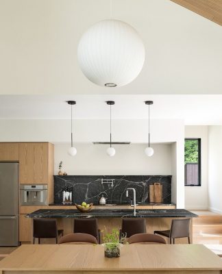 Elizabeth Herrmann Clads a Cornwall Home in Gendai Yakisugi