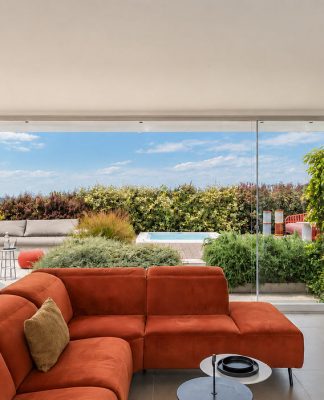 Casa DT: A Naples Apartment Open to the Terrace