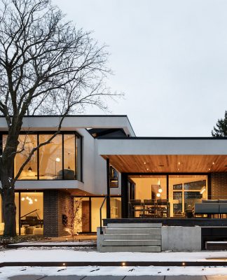 Joshua Valley House Recasts the Suburban Side Split