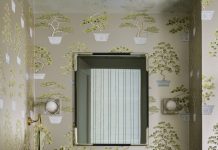 9 Breathtaking Powder Rooms With Bold Wallpaper